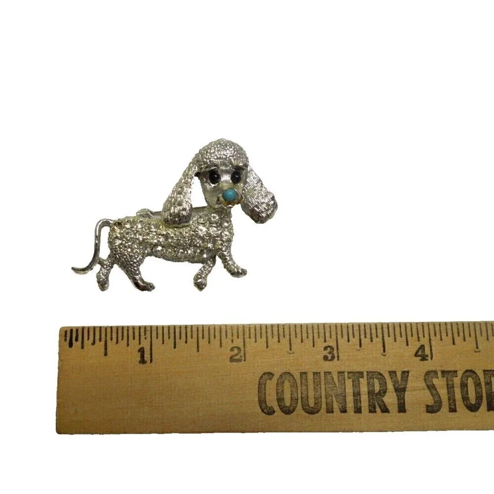 Unbranded vintage brooch